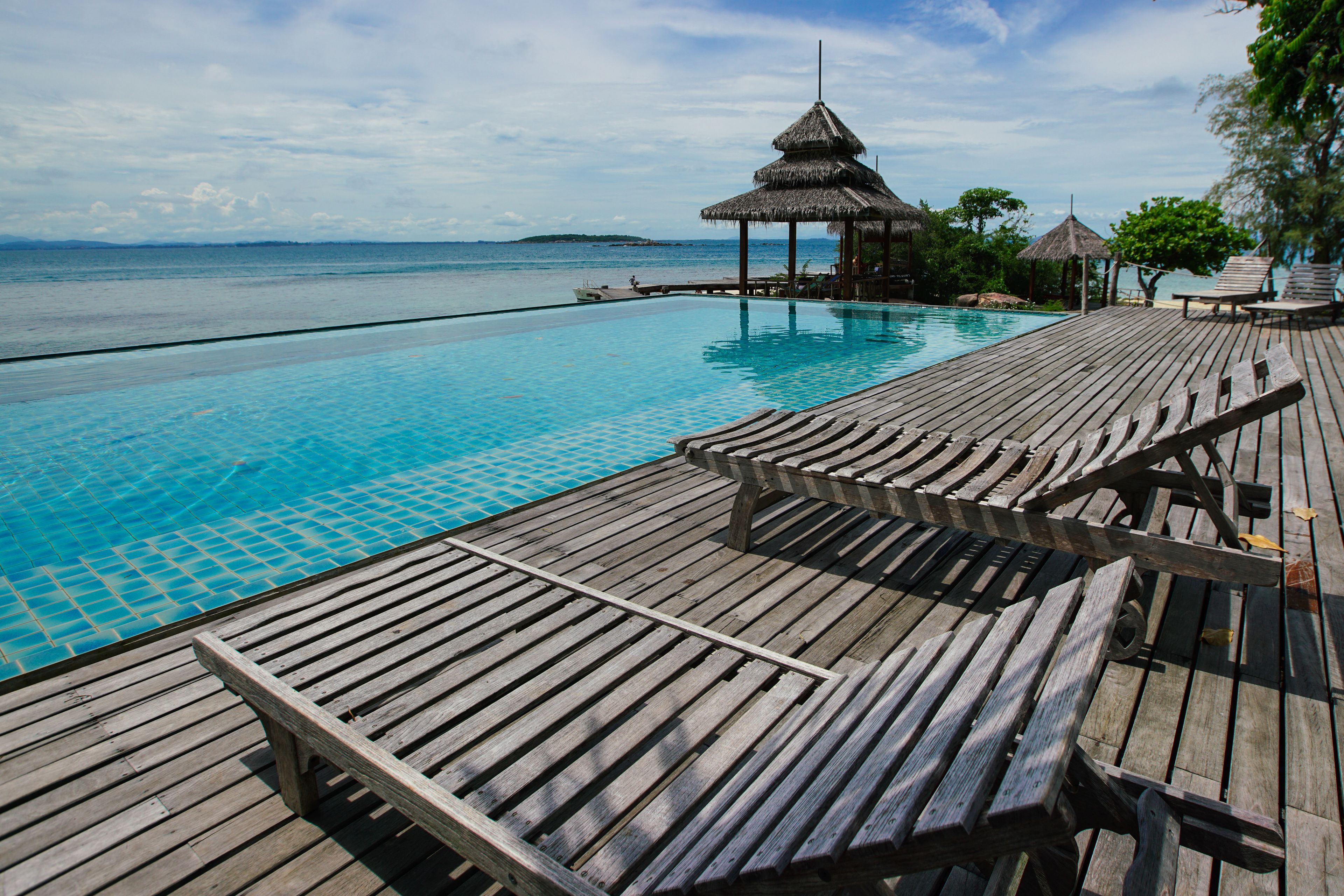 outdoor pool, open 7 am to 7 pm, pool umbrellas, pool loungers