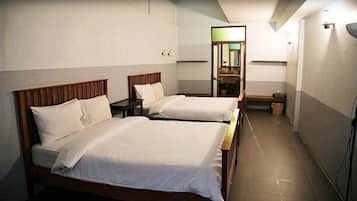 Bungalow with Full Board | Ropa de cama de alta calidad y escritorio