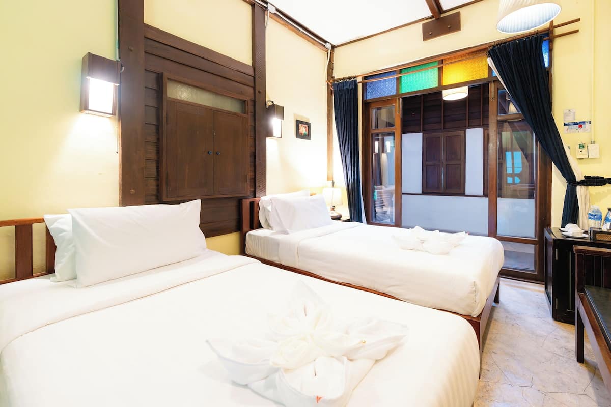 Standard Twin Room | Minibar, desk, free WiFi, bed sheets