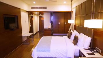 高級客房 | 迷你吧、客房內保險箱、床單