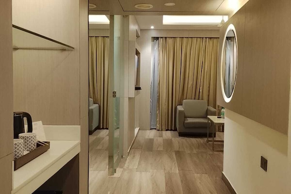 Deluxe Suite (Deluxe Suite) | Down comforters, minibar, in-room safe
