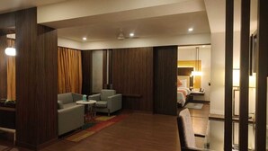 A modern hotel room with a seating area, a bed, and a separate workspace. - Fortune Murali Park, Vijayawada - Member ITC Hotels' Group (Vijayawada)
