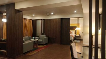 Minibar, caja de seguridad en la habitación y ropa de cama 