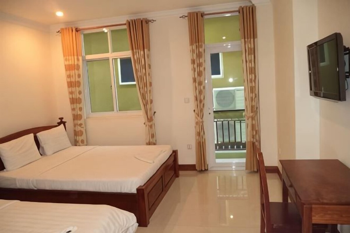 Desk, WiFi (free), bed sheets