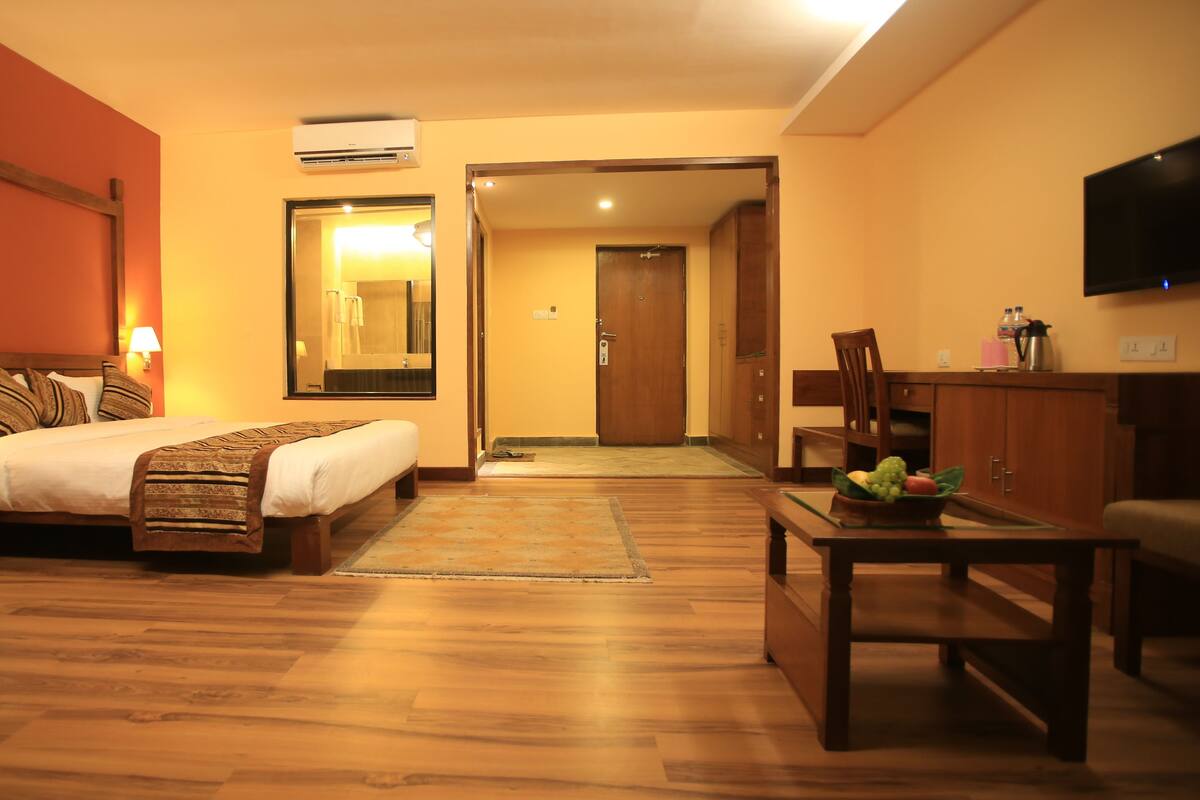 Minibar, desk, soundproofing, free WiFi