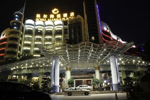 Façade de l’hébergement - soirée/nuit