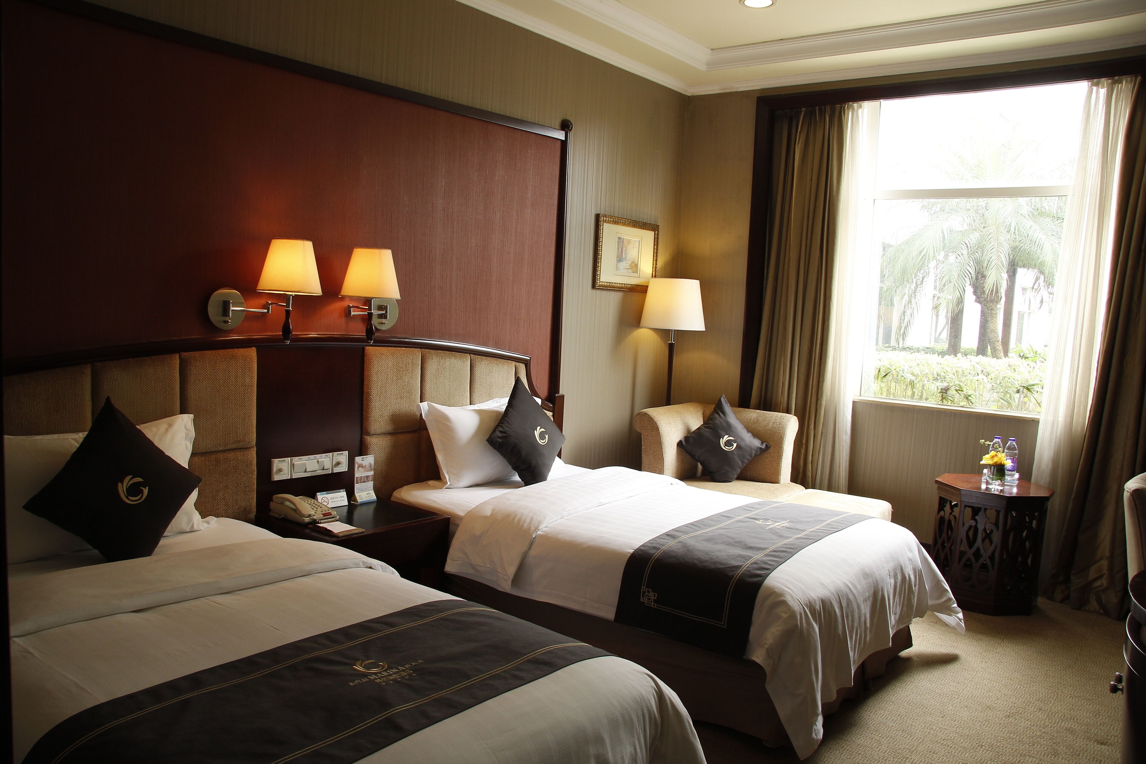 Photo - Royal Marina Plaza