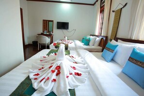 Suite Twin Room with Free Airport Pickup  | 房內夾萬、摺床/加床 (收費)、免費 Wi-Fi