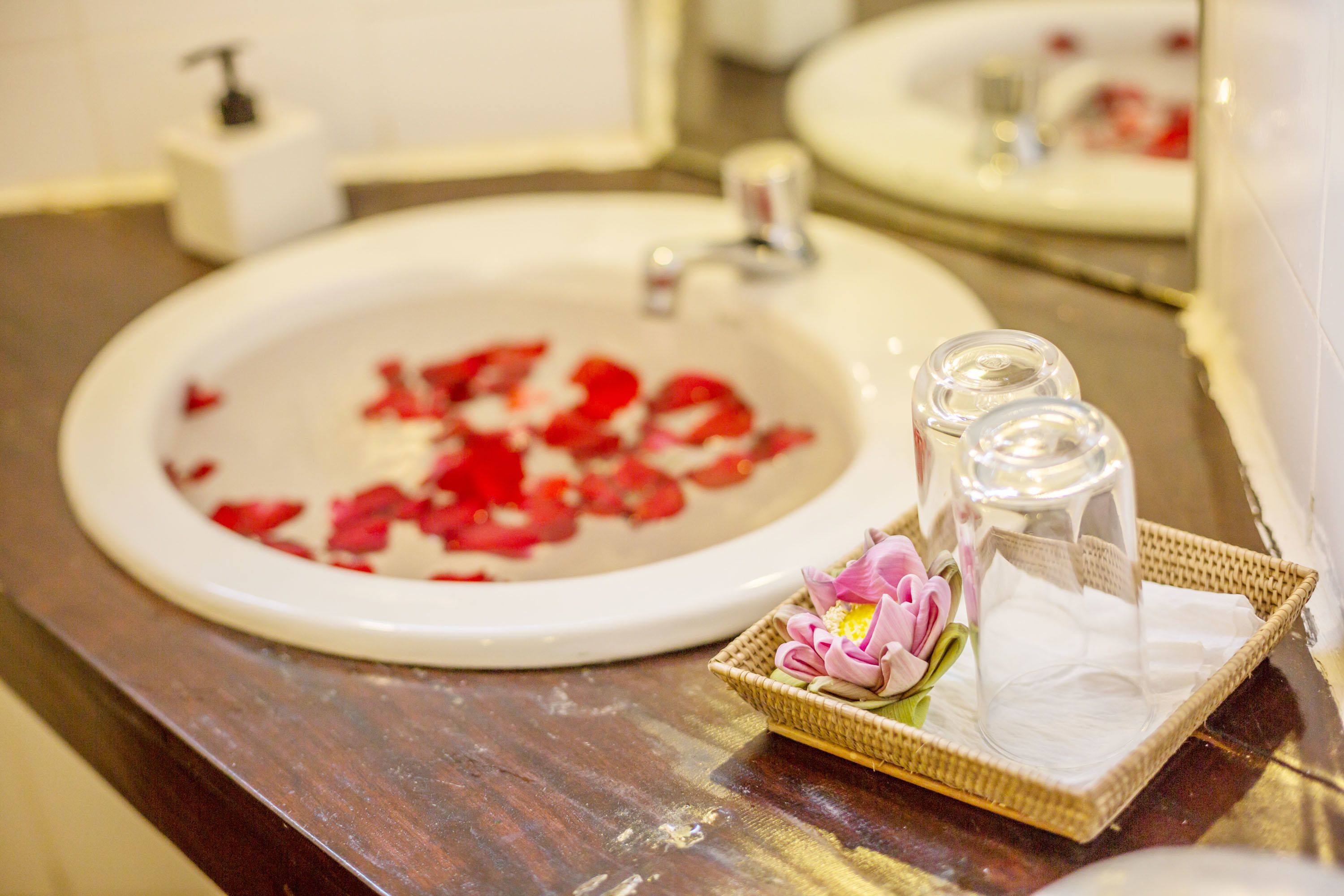 deluxe single (free airport pickup & 60 minute's full body massage)  | bathroom | shower, hair dryer, towels