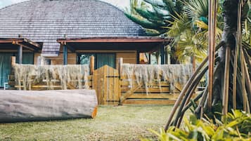 Classic Bungalow, Garden View (Tropical) | 1 bedroom, in-room safe, desk, soundproofing