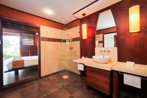 Classic Bungalow, Garden View (Tropical) | Bathroom - Hôtel Tiéti Poindimié (Poindimie)