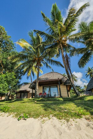 Bungalow, cạnh bãi biển | Hiên