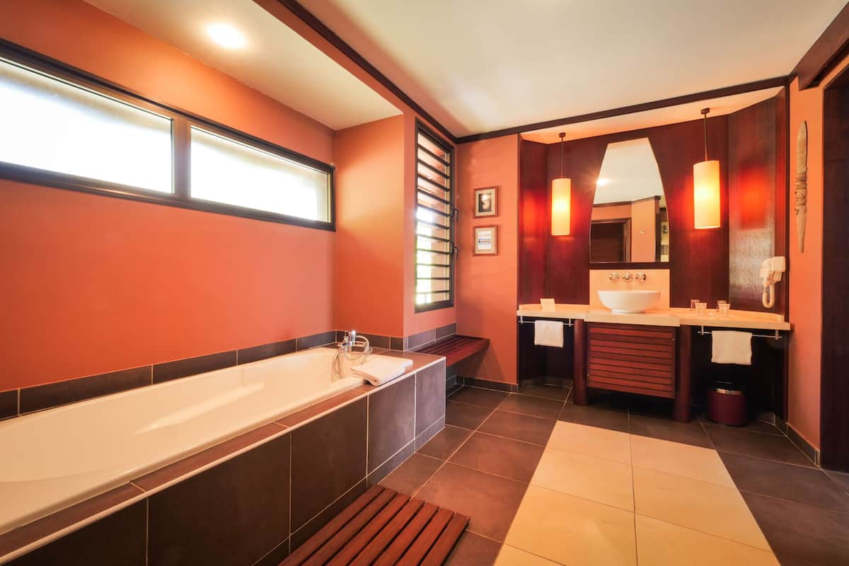 bungalow, beachside | bathroom | free toiletries, towels