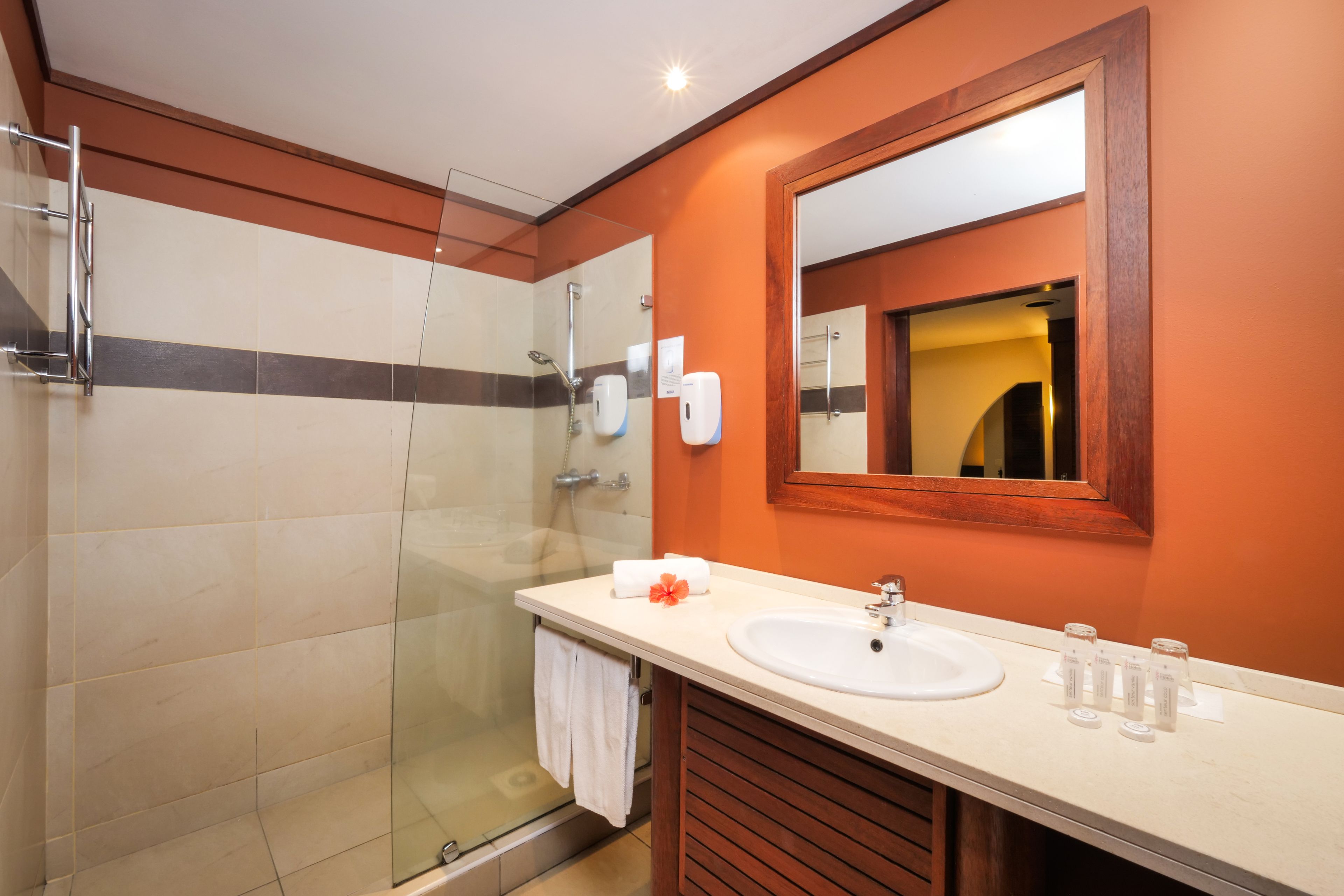 free toiletries, towels