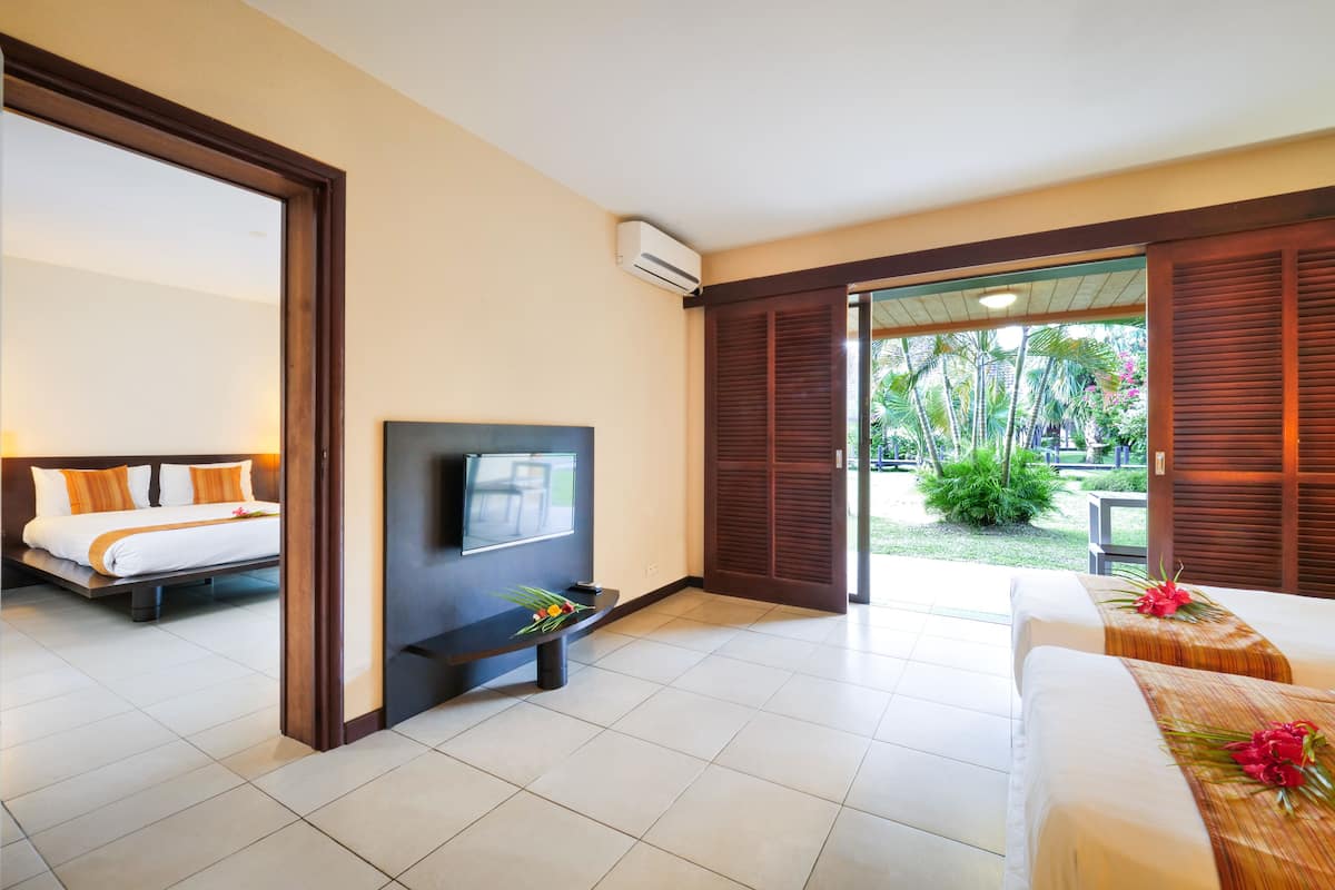 family room, connecting rooms (1 king + 1 twin 	) | 1 bedroom, in-room safe, desk, soundproofing