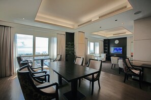 Premier Room | Executive lounge - Limketkai Luxe Hotel (Cagayan de Oro)