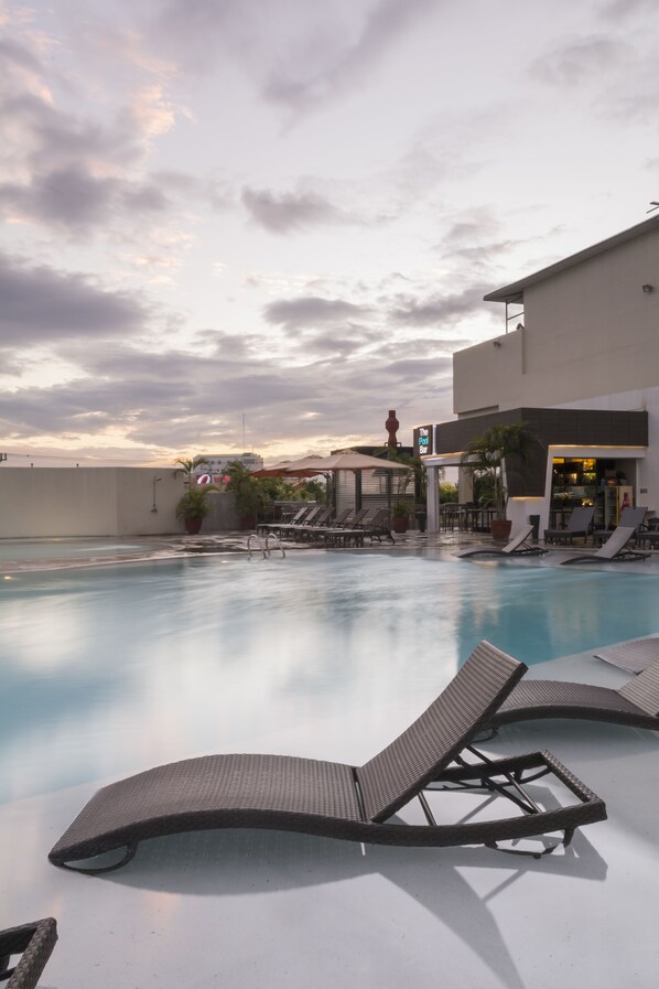 Outdoor pool - Limketkai Luxe Hotel (Cagayan de Oro)
