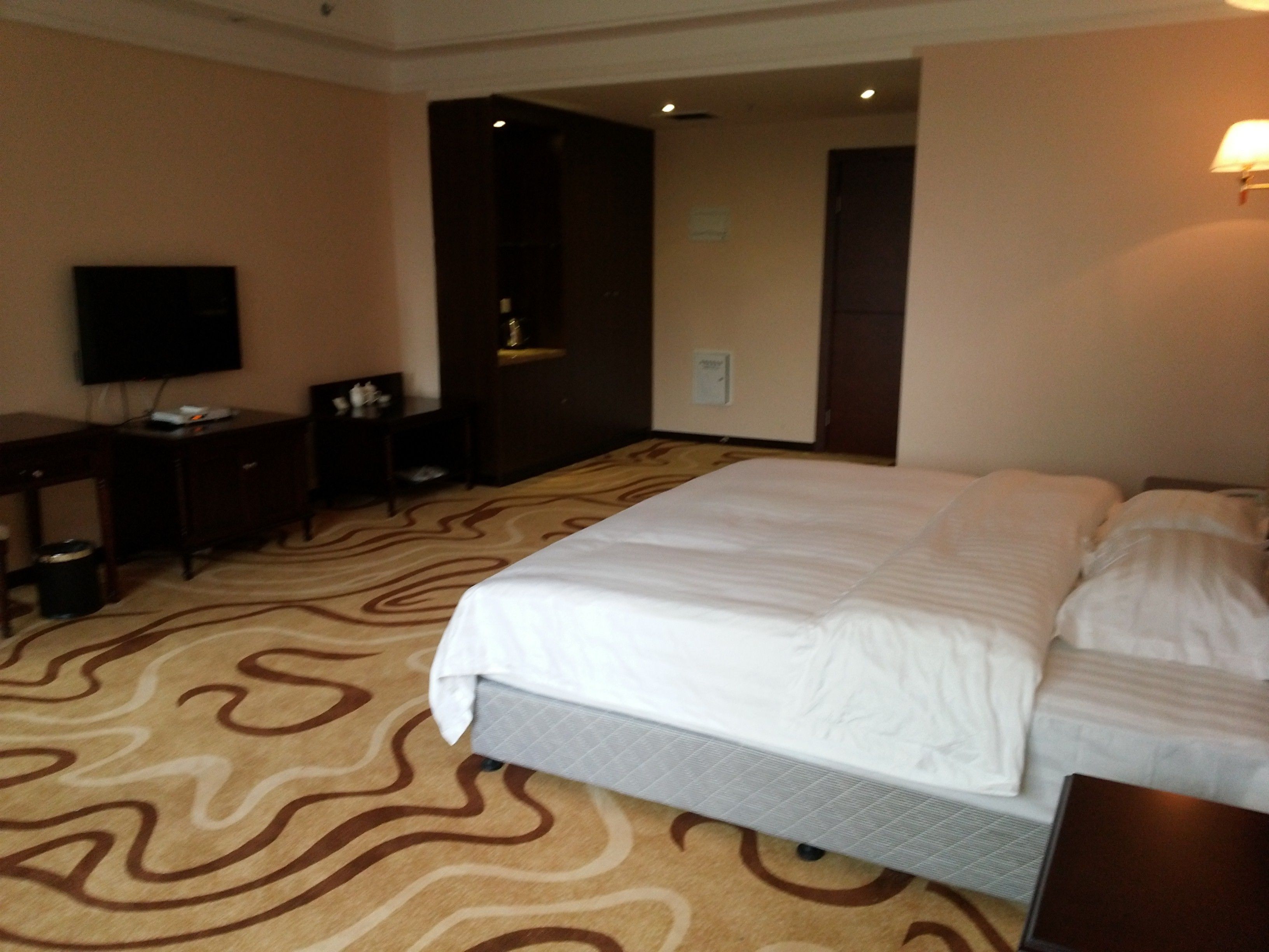 deluxe double room | free wired internet