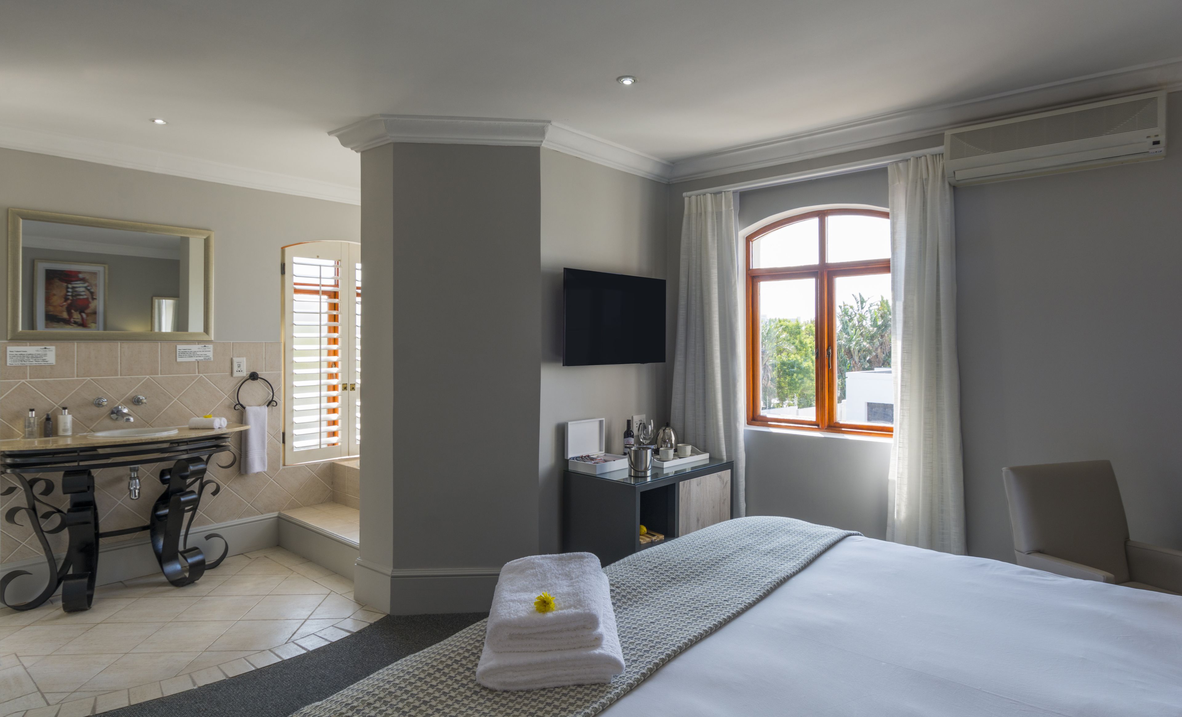 premium bedding, minibar, in-room safe, free wifi