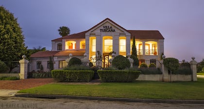 Villa Tuscana By Mantis