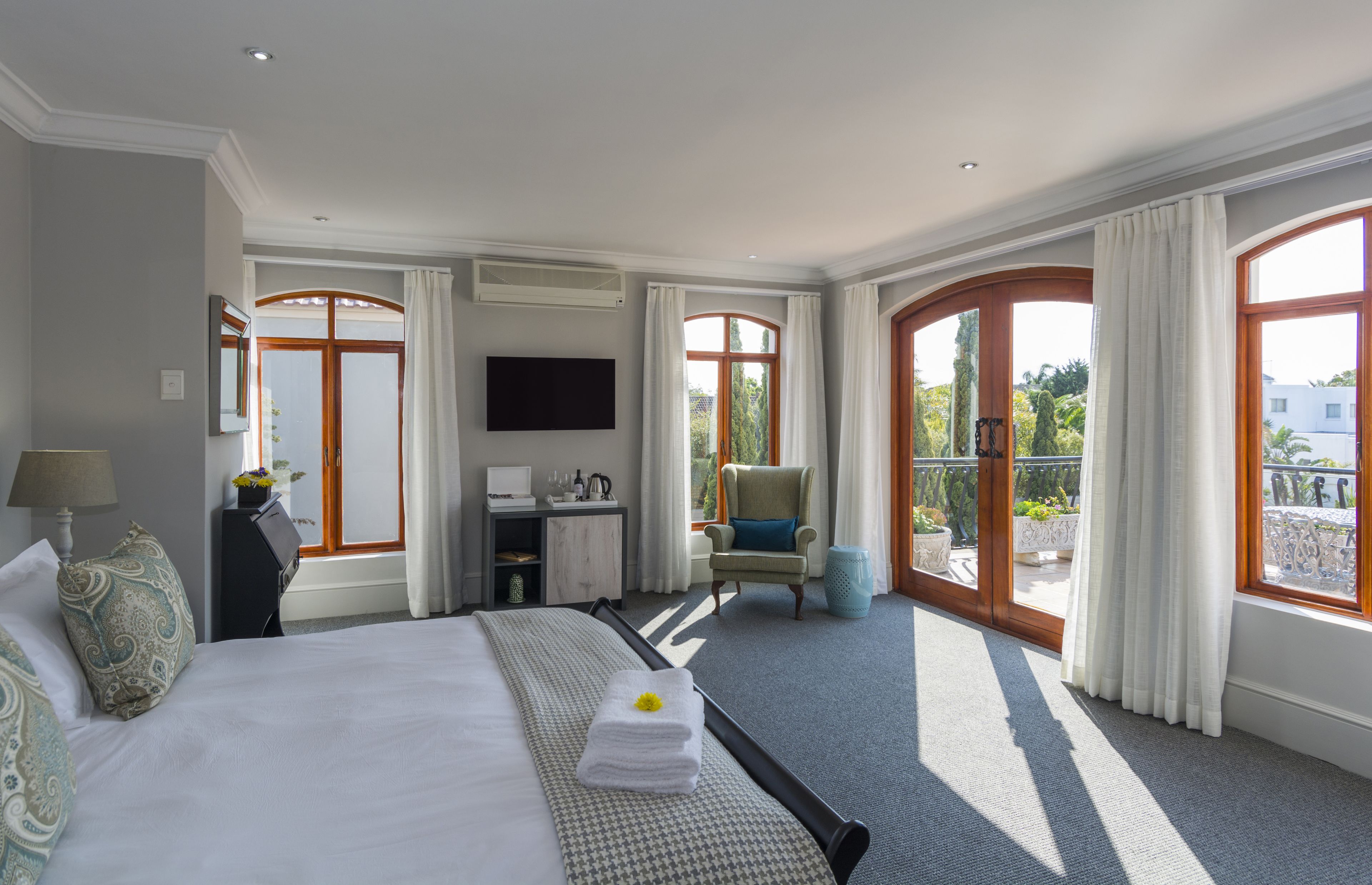 premium bedding, minibar, in-room safe, free wifi