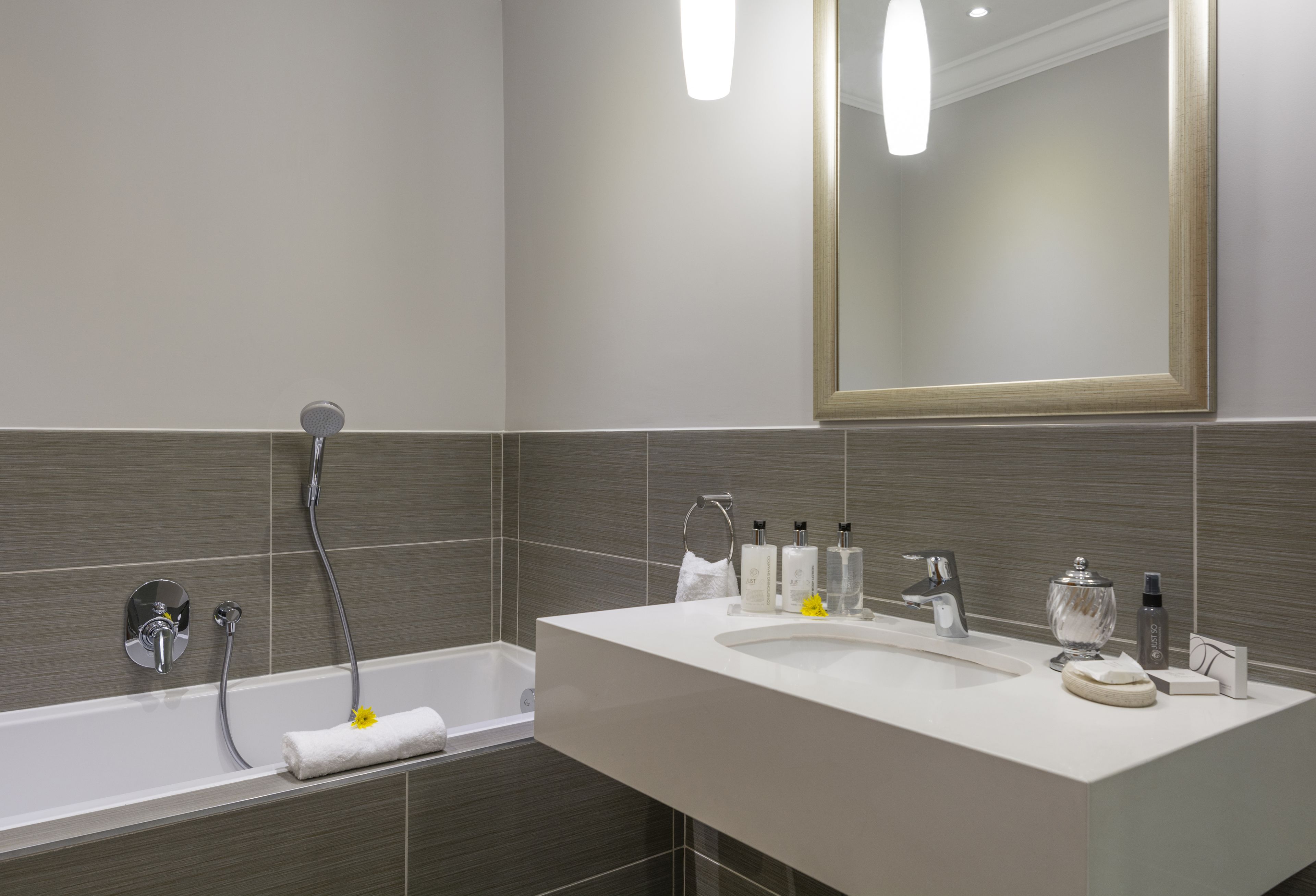 studio, 1 double bed | bathroom | free toiletries, hair dryer, slippers, towels