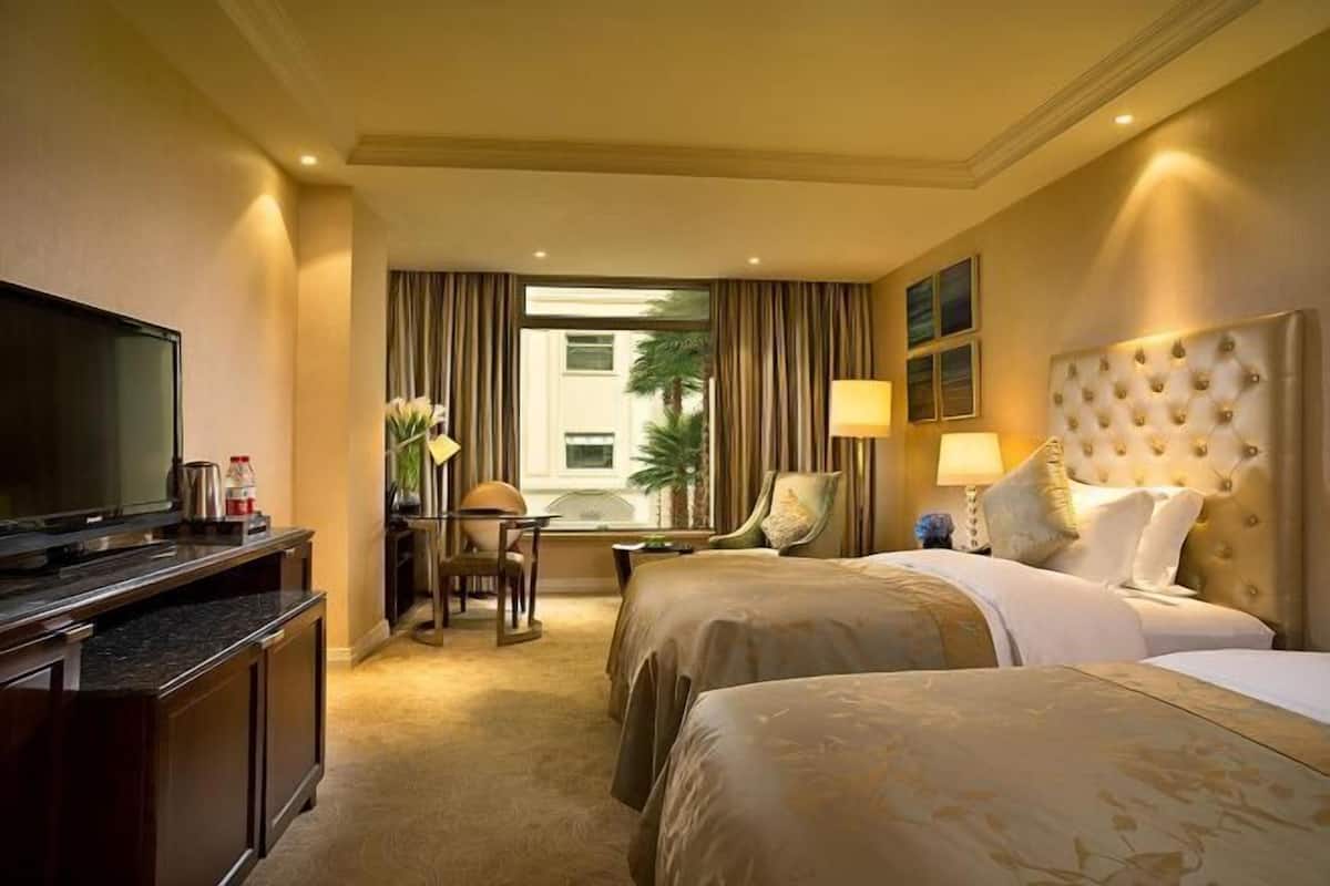 Rollaway beds, free WiFi