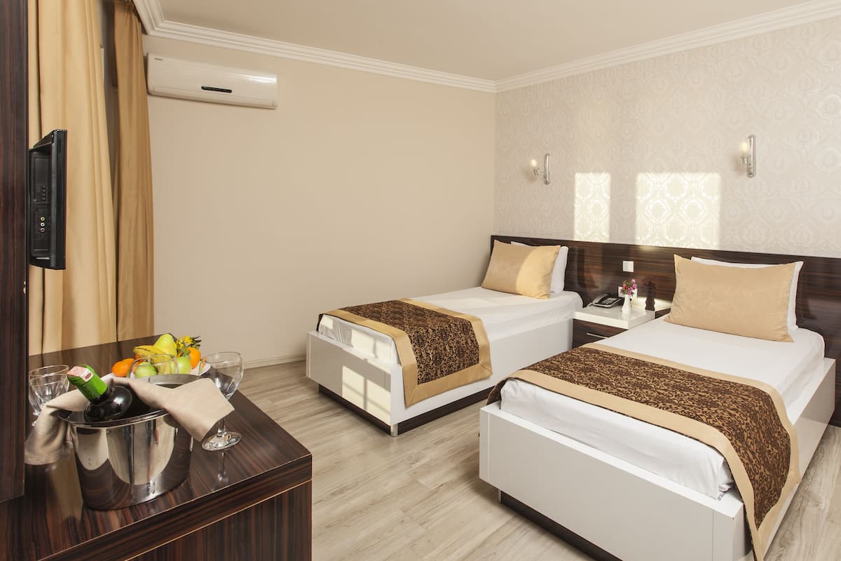Minibar, cortinas blackout y wifi gratis