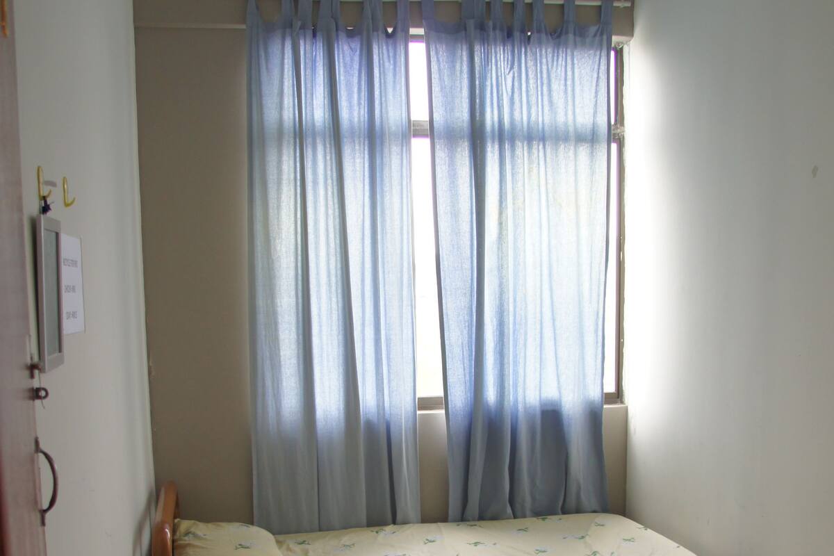 Standard Double Room, 2 Single Beds, Shared Bathroom