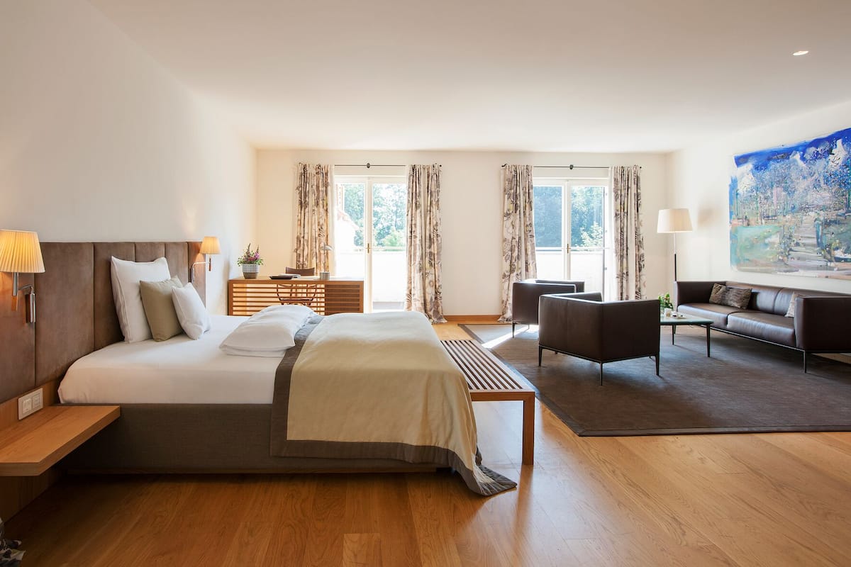 Ropa de cama hipoalergénica y minibar