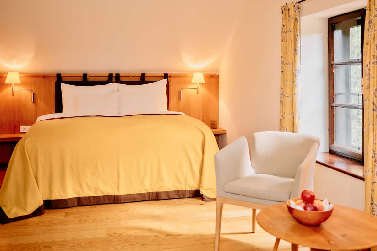 double room, 1 bedroom | hypo-allergenic bedding, minibar, in-room safe, individually decorated