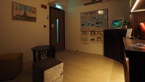 Unclassified image, 3 of 42, button - Panda's Hostel - Stylish (Kowloon)