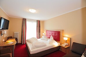 In-room safe, desk, free cots/infant beds, free WiFi - Hotel Mitlechnerhof (Schenna)