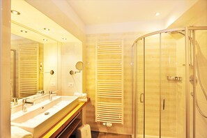Shower, hair dryer - Hotel Mitlechnerhof (Schenna)