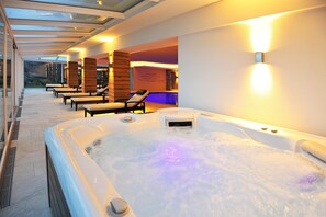 Indoor spa tub - Hotel Mitlechnerhof (Schenna)