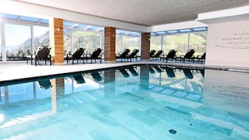 Innenpool, Liegestühle