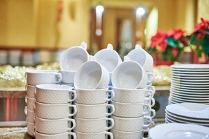 Café da manhã com buffet todos os dias mediante uma taxa