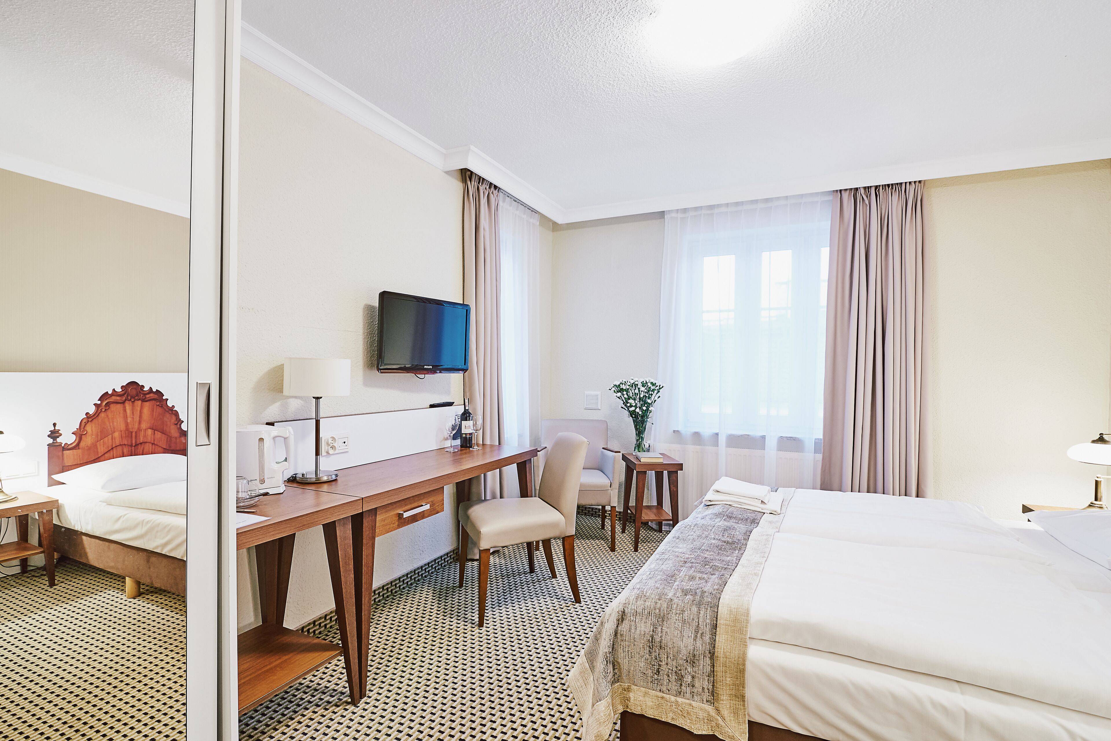 standard twin room | 1 bedroom, in-room safe, desk, iron/ironing board