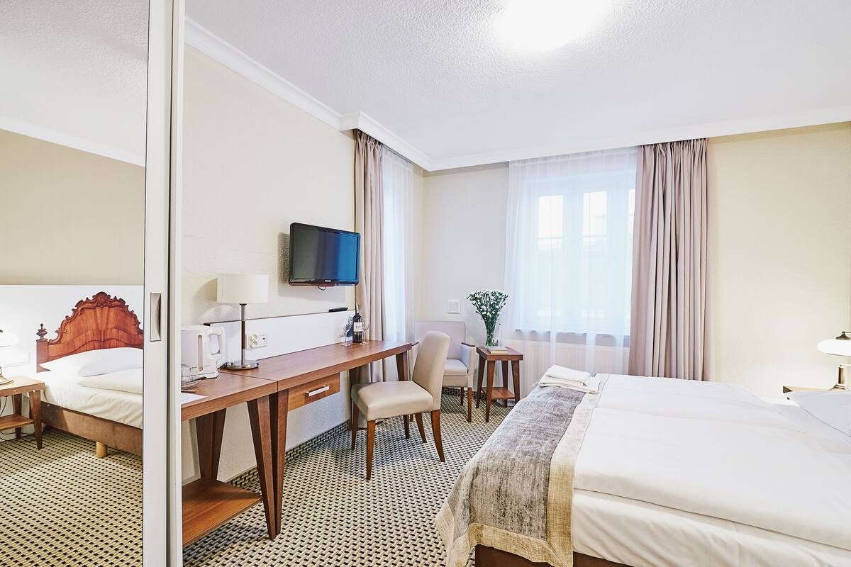 standard twin room | 1 bedroom, in-room safe, desk, iron/ironing board