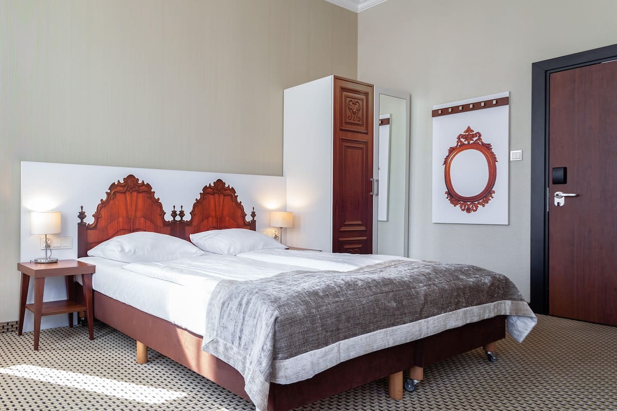 1 bedroom, in-room safe, desk, iron/ironing board