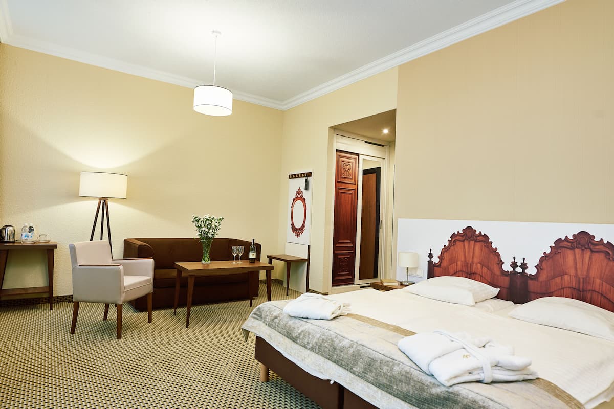 Superior Room, 1 Bedroom | 1 bedroom, in-room safe, desk, iron/ironing board