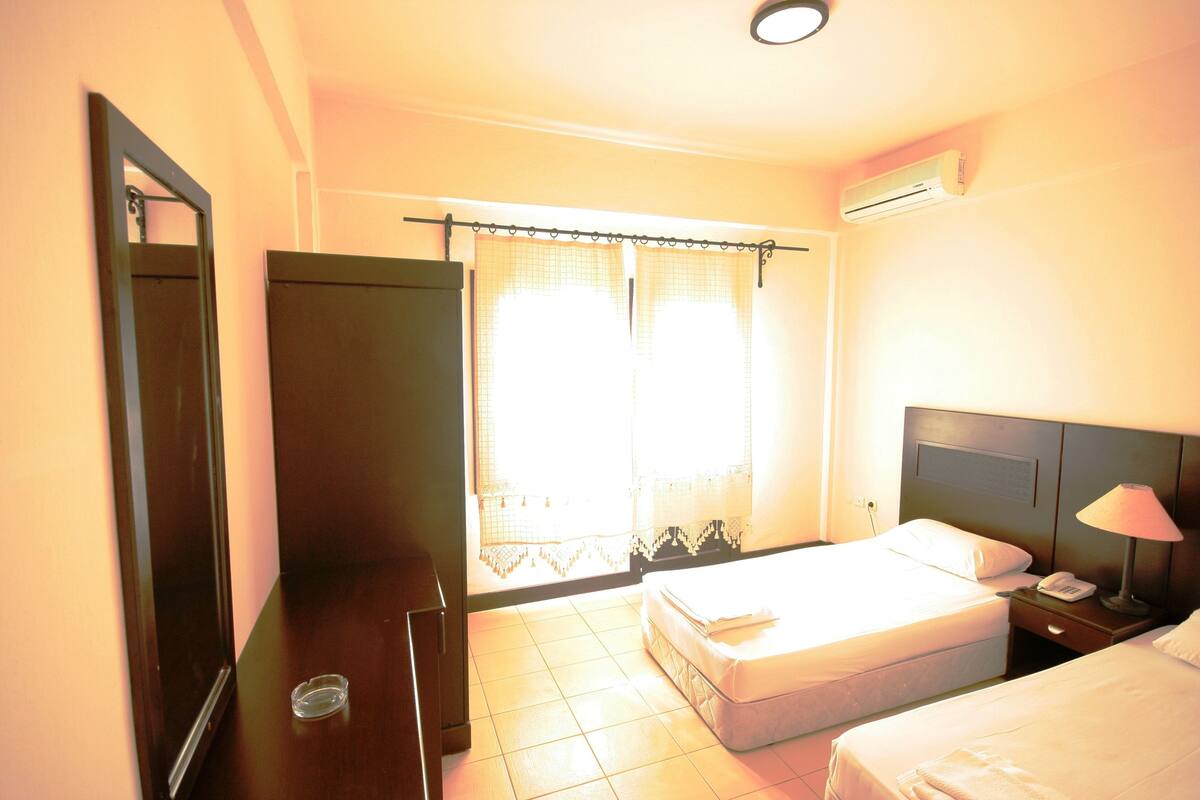 Cribs (free), WiFi (free), bed sheets