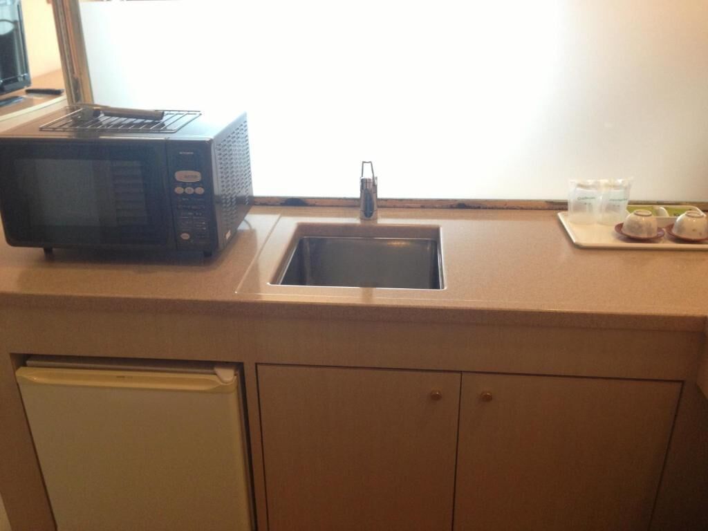 fridge, coffee/tea maker, electric kettle