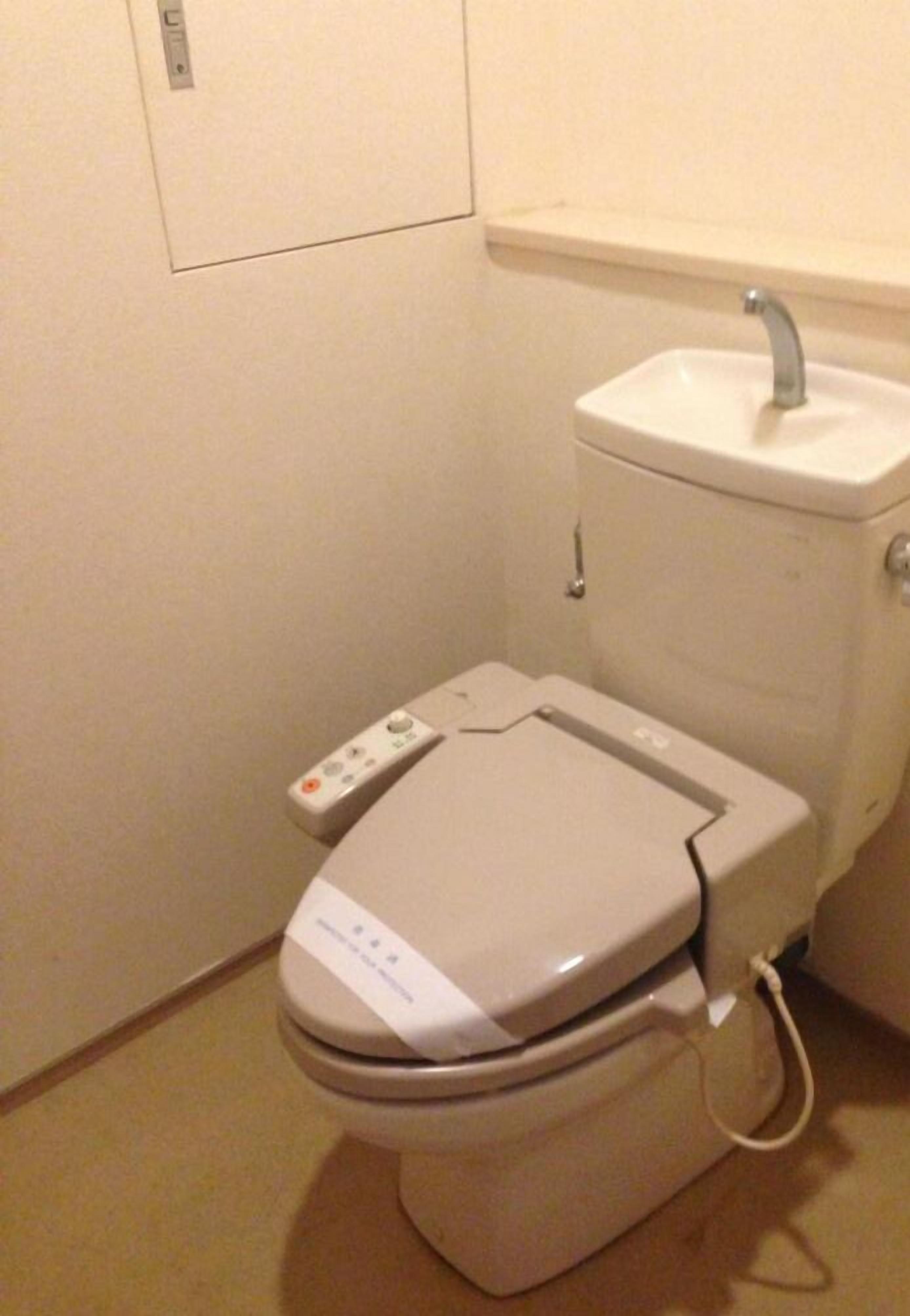 free toiletries, hair dryer, bidet, towels