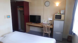 Twin Room, Smoking | Desk, iron/ironing board, free wired internet - Hotel Peace Land Ishigakijima (Ishigaki)