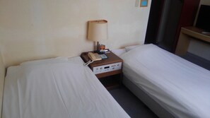 Desk, iron/ironing board, free wired Internet - Hotel Peace Land Ishigakijima (Ishigaki)