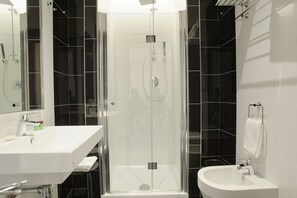 Bathroom | Shower, free toiletries, hair dryer, bathrobes - Hotel Agrigento Home (Agrigento)