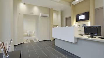 Mostrador para check-in y check-out