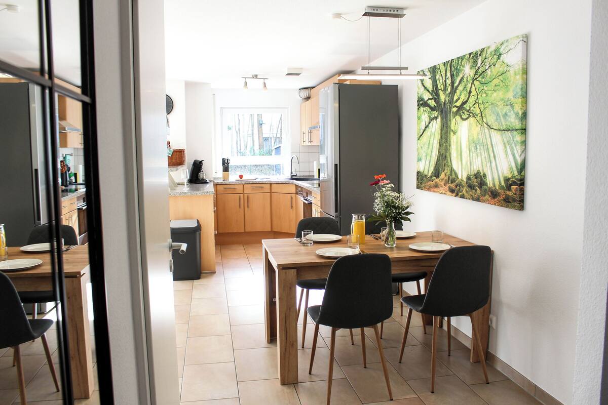 family apartment (souterrain) | in-room dining