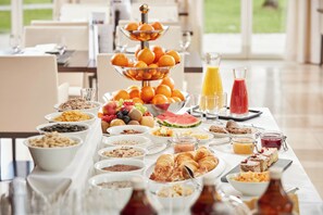 Petit déjeuner buffet compris